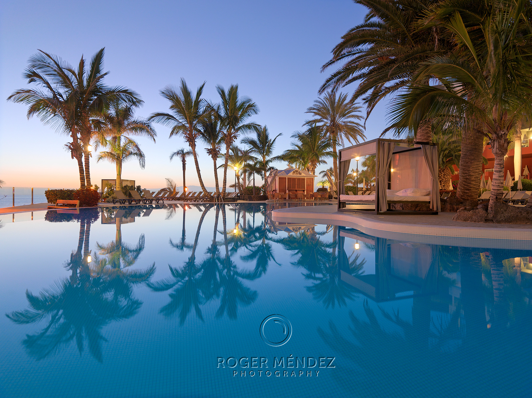 Pool at sunset photo for Roque Nivaria gran hotel 